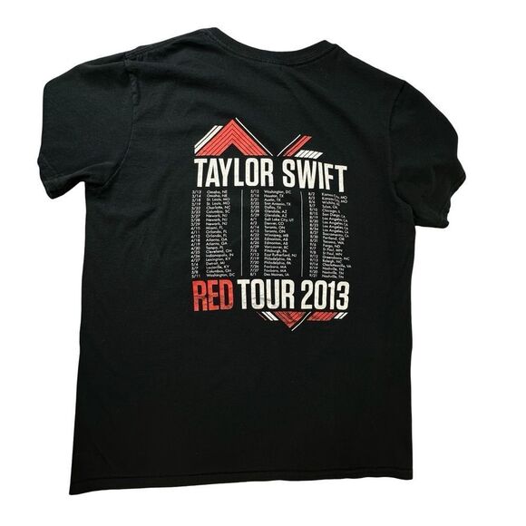 TAYLOR SWIFT Red 2013 Black Tour T Shirt Size Medium - Picture 1 of 11